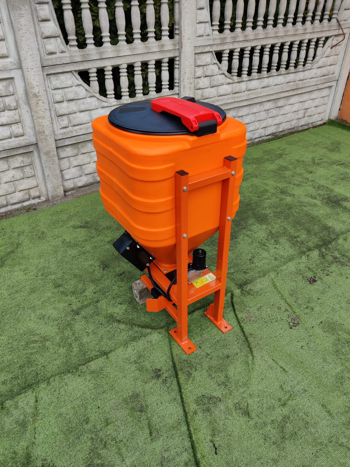 Salzstreuer Winterdienststreuer Saltdrog 110L mit Anbau an Quad, ATV, Anhänger, Traktor oder Auto – Bild 2