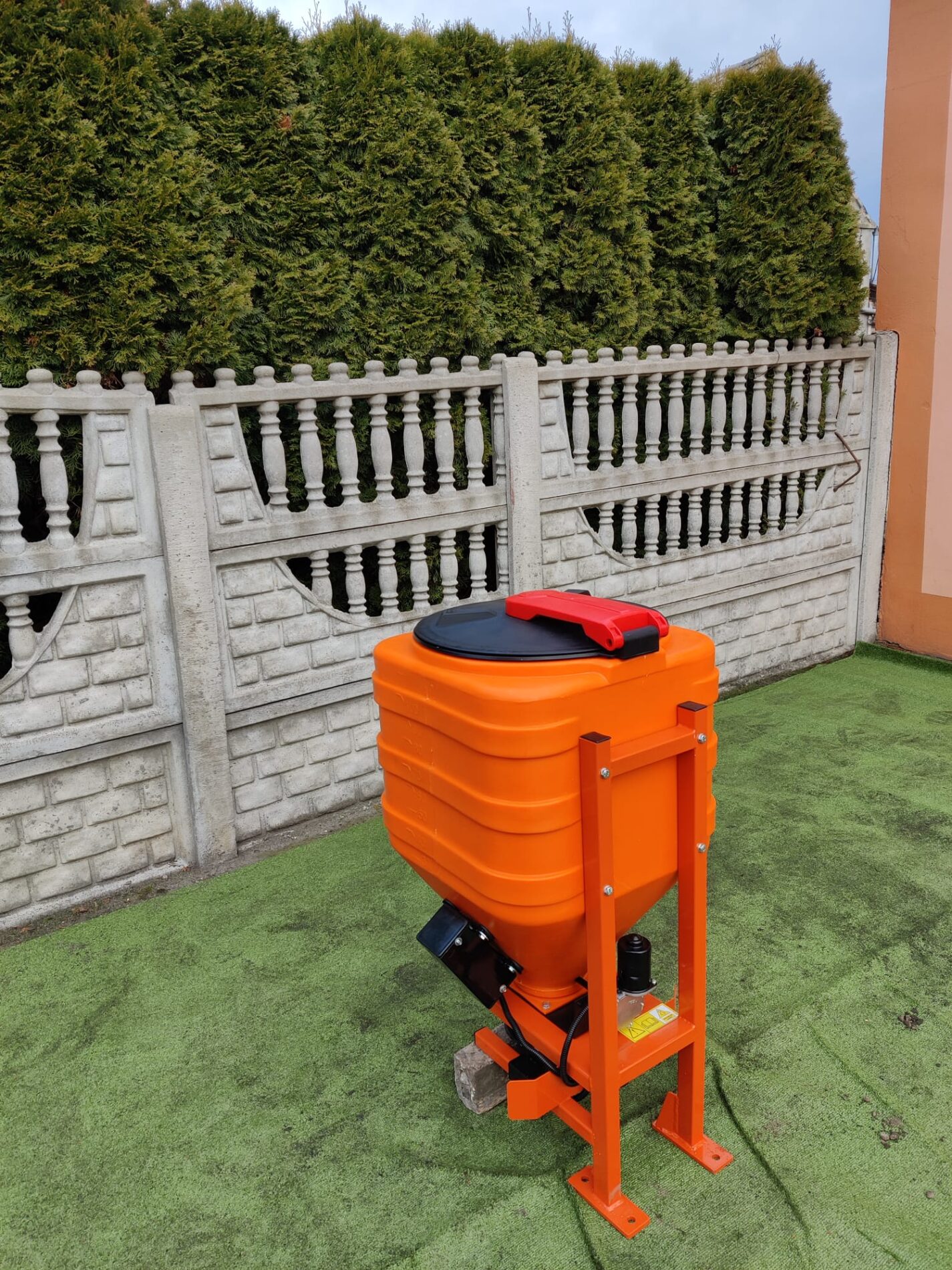 Salzstreuer Winterdienststreuer Saltdrog 110L mit Anbau an Quad, ATV, Anhänger, Traktor oder Auto – Bild 8