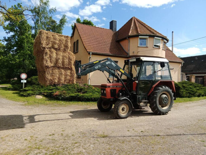 Frontlader 2B für ZETOR 5211, 5011 , 7011 , 7211, MF 255, MF 155 – Bild 2