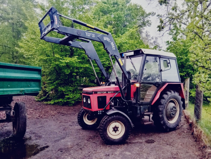 Frontlader 2B für ZETOR 5211, 5011 , 7011 , 7211, MF 255, MF 155