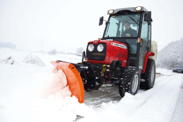 Schneepflug für kleine Traktoren