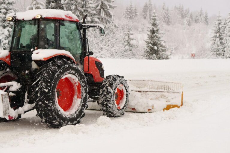Welcher Schneepflug passt zu meinem Traktor? Der große Ratgeber für den Winter 2026/2027